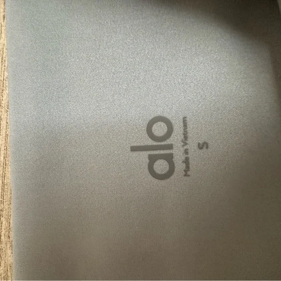 ALO Yoga Gray Leggings - Picture 4 of 8